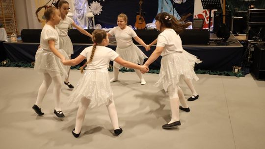 Gm. Leśniowice. III Jarmark Bożonarodzeniowy połączony z koncertem charytatywnym „Gramy dla Neli” [GALERIA ZDJĘĆ]