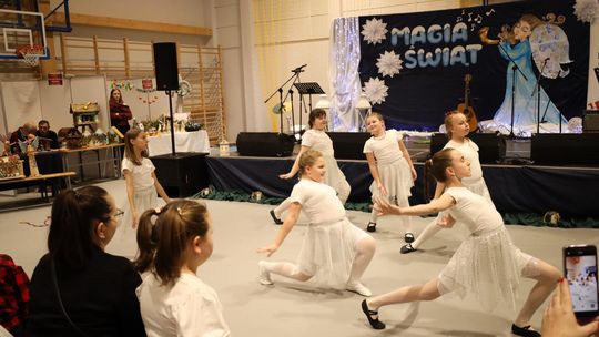 Gm. Leśniowice. III Jarmark Bożonarodzeniowy połączony z koncertem charytatywnym „Gramy dla Neli” [GALERIA ZDJĘĆ]