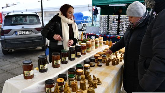 Krasnystaw. Na rynku miejskim świąteczny jarmark [GALERIA ZDJĘĆ]