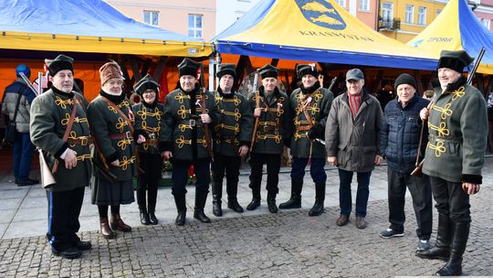 Krasnystaw. Na rynku miejskim świąteczny jarmark [GALERIA ZDJĘĆ]