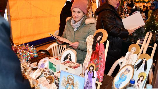 Krasnystaw. Na rynku miejskim świąteczny jarmark [GALERIA ZDJĘĆ]