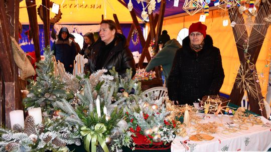 Krasnystaw. Na rynku miejskim świąteczny jarmark [GALERIA ZDJĘĆ]