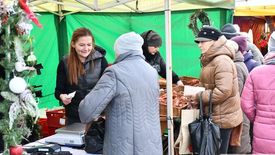 Krasnystaw. Na rynku miejskim świąteczny jarmark [GALERIA ZDJĘĆ]