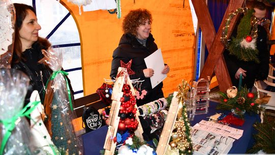 Krasnystaw. Na rynku miejskim świąteczny jarmark [GALERIA ZDJĘĆ]