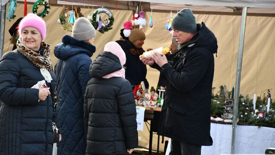 Krasnystaw. Na rynku miejskim świąteczny jarmark [GALERIA ZDJĘĆ]