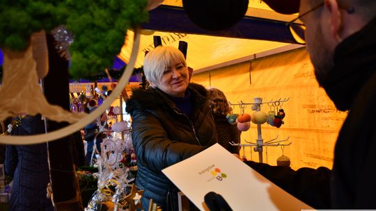 Krasnystaw. Na rynku miejskim świąteczny jarmark [GALERIA ZDJĘĆ]