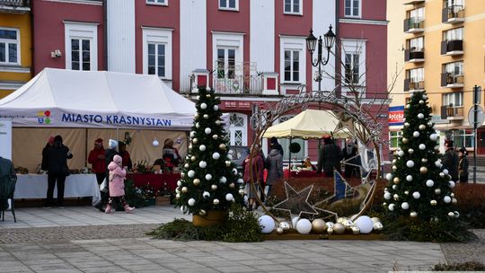 Krasnystaw. Na rynku miejskim świąteczny jarmark [GALERIA ZDJĘĆ]