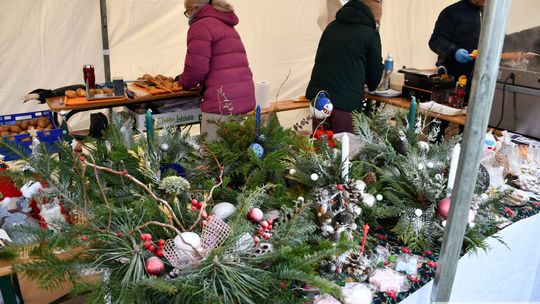 Krasnystaw. Na rynku miejskim świąteczny jarmark [GALERIA ZDJĘĆ]