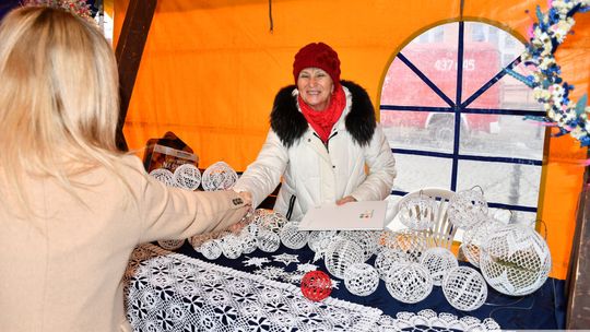 Krasnystaw. Na rynku miejskim świąteczny jarmark [GALERIA ZDJĘĆ]