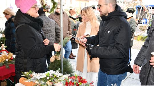 Krasnystaw. Na rynku miejskim świąteczny jarmark [GALERIA ZDJĘĆ]