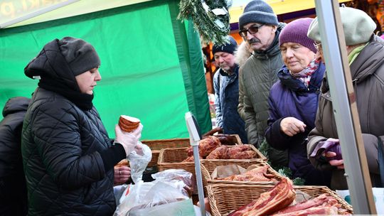 Krasnystaw. Na rynku miejskim świąteczny jarmark [GALERIA ZDJĘĆ]