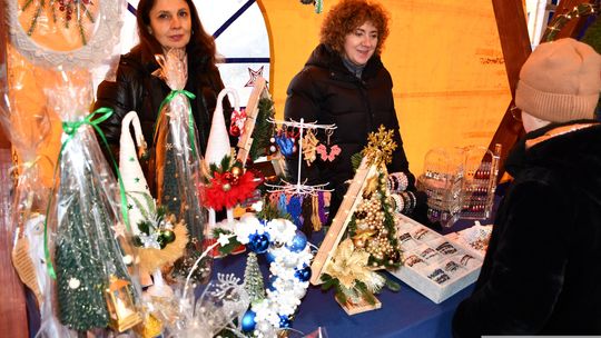 Krasnystaw. Na rynku miejskim świąteczny jarmark [GALERIA ZDJĘĆ]