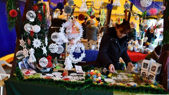 Krasnystaw. Na rynku miejskim świąteczny jarmark [GALERIA ZDJĘĆ]