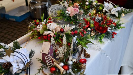 Krasnystaw. Na rynku miejskim świąteczny jarmark [GALERIA ZDJĘĆ]