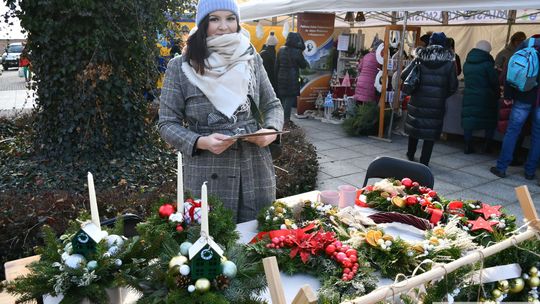 Krasnystaw. Na rynku miejskim świąteczny jarmark [GALERIA ZDJĘĆ]