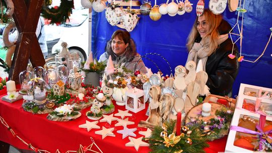 Krasnystaw. Na rynku miejskim świąteczny jarmark [GALERIA ZDJĘĆ]