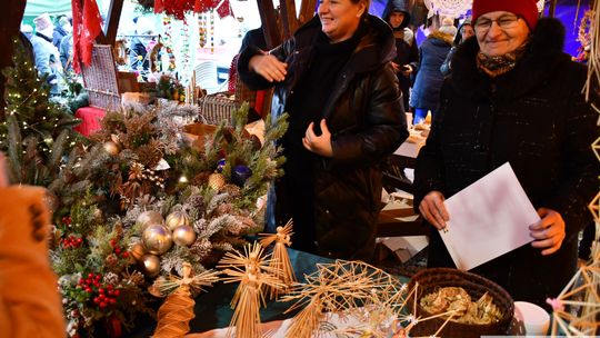 Krasnystaw. Na rynku miejskim świąteczny jarmark [GALERIA ZDJĘĆ]