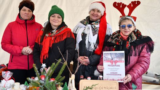 Krasnystaw. Na rynku miejskim świąteczny jarmark [GALERIA ZDJĘĆ]