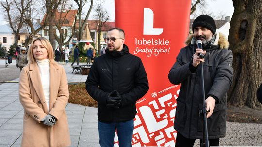 Krasnystaw. Na rynku miejskim świąteczny jarmark [GALERIA ZDJĘĆ]