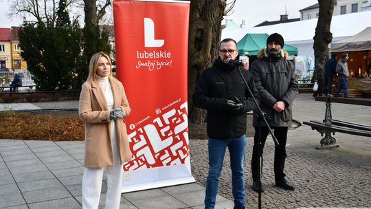 Krasnystaw. Na rynku miejskim świąteczny jarmark [GALERIA ZDJĘĆ]