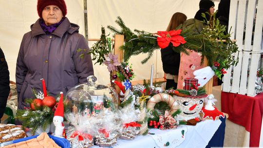 Krasnystaw. Na rynku miejskim świąteczny jarmark [GALERIA ZDJĘĆ]