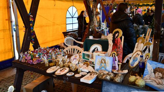 Krasnystaw. Na rynku miejskim świąteczny jarmark [GALERIA ZDJĘĆ]