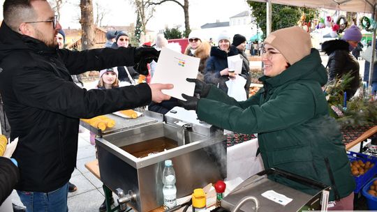 Krasnystaw. Na rynku miejskim świąteczny jarmark [GALERIA ZDJĘĆ]
