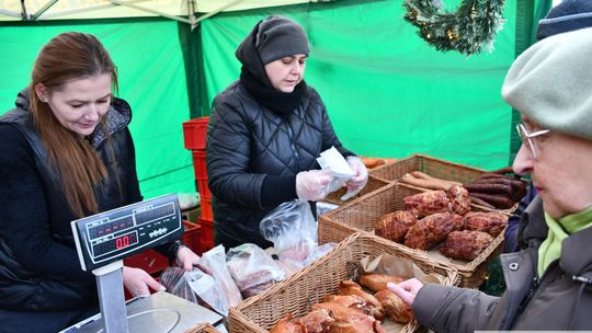 Krasnystaw. Na rynku miejskim świąteczny jarmark [GALERIA ZDJĘĆ]