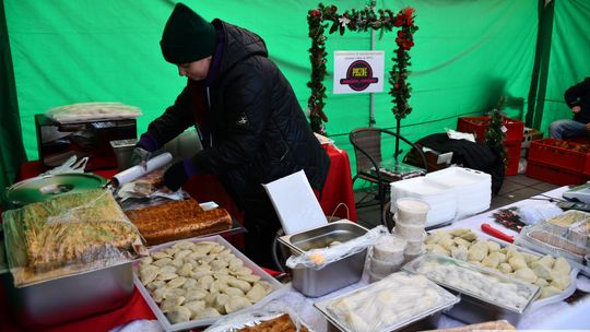 Krasnystaw. Na rynku miejskim świąteczny jarmark [GALERIA ZDJĘĆ]