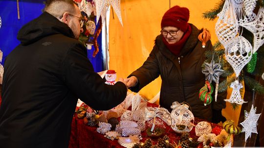 Krasnystaw. Na rynku miejskim świąteczny jarmark [GALERIA ZDJĘĆ]