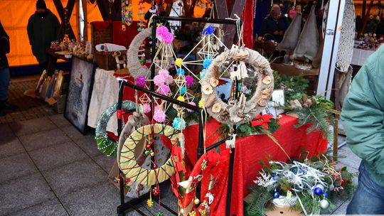 Krasnystaw. Na rynku miejskim świąteczny jarmark [GALERIA ZDJĘĆ]