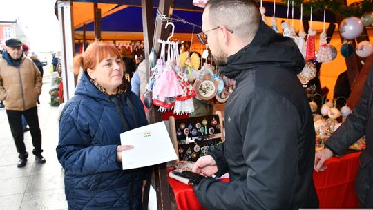 Krasnystaw. Na rynku miejskim świąteczny jarmark [GALERIA ZDJĘĆ]