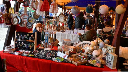 Krasnystaw. Na rynku miejskim świąteczny jarmark [GALERIA ZDJĘĆ]