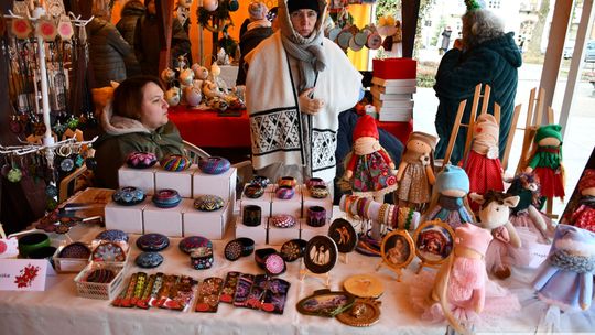 Krasnystaw. Na rynku miejskim świąteczny jarmark [GALERIA ZDJĘĆ]