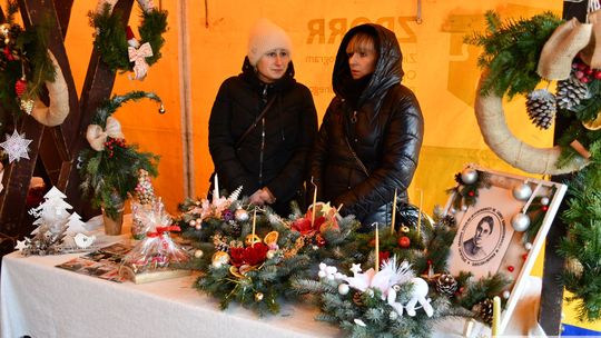 Krasnystaw. Na rynku miejskim świąteczny jarmark [GALERIA ZDJĘĆ]