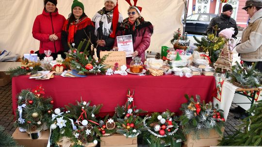 Krasnystaw. Na rynku miejskim świąteczny jarmark [GALERIA ZDJĘĆ]