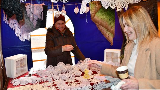 Krasnystaw. Na rynku miejskim świąteczny jarmark [GALERIA ZDJĘĆ]