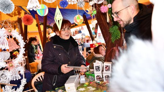 Krasnystaw. Na rynku miejskim świąteczny jarmark [GALERIA ZDJĘĆ]