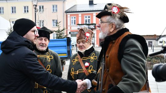 Krasnystaw. Na rynku miejskim świąteczny jarmark [GALERIA ZDJĘĆ]