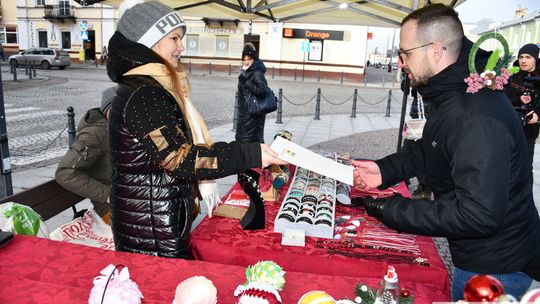 Krasnystaw. Na rynku miejskim świąteczny jarmark [GALERIA ZDJĘĆ]