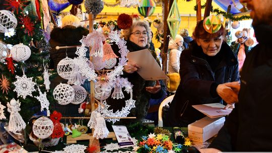 Krasnystaw. Na rynku miejskim świąteczny jarmark [GALERIA ZDJĘĆ]