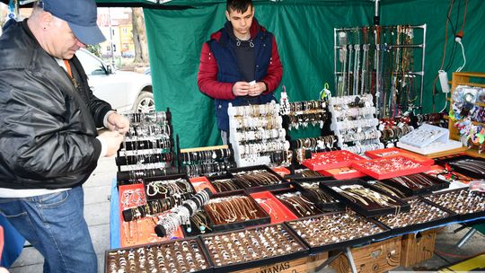 Krasnystaw. Na rynku miejskim świąteczny jarmark [GALERIA ZDJĘĆ]