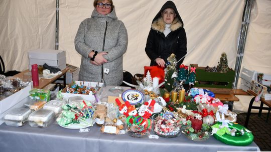 Krasnystaw. Na rynku miejskim świąteczny jarmark [GALERIA ZDJĘĆ]