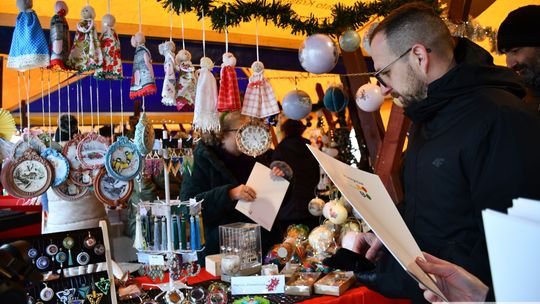 Krasnystaw. Na rynku miejskim świąteczny jarmark [GALERIA ZDJĘĆ]