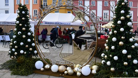 Krasnystaw. Na rynku miejskim świąteczny jarmark [GALERIA ZDJĘĆ]