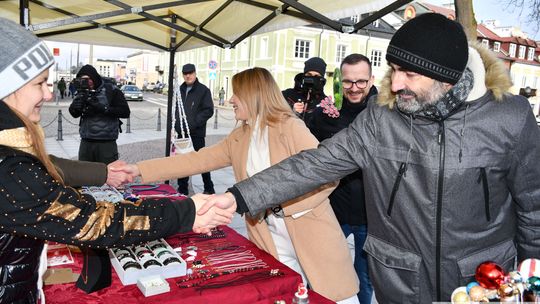 Krasnystaw. Na rynku miejskim świąteczny jarmark [GALERIA ZDJĘĆ]