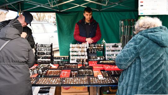 Krasnystaw. Na rynku miejskim świąteczny jarmark [GALERIA ZDJĘĆ]