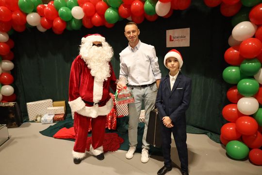 Gm. Leśniowice. III Jarmark Bożonarodzeniowy połączony z koncertem charytatywnym „Gramy dla Neli” [GALERIA ZDJĘĆ]