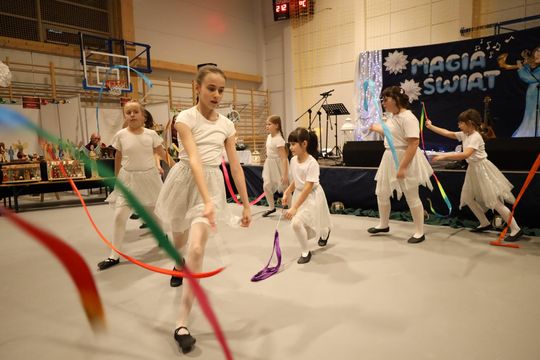 Gm. Leśniowice. III Jarmark Bożonarodzeniowy połączony z koncertem charytatywnym „Gramy dla Neli” [GALERIA ZDJĘĆ]