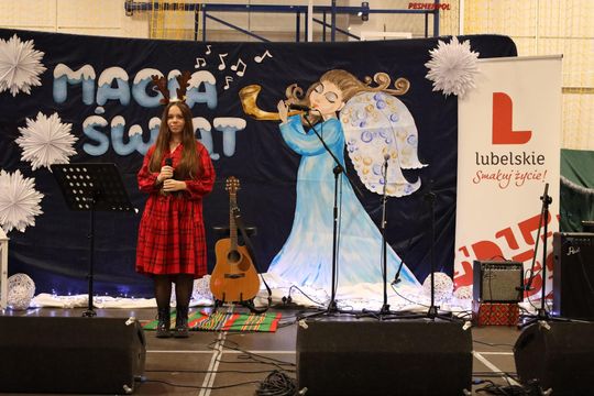 Gm. Leśniowice. III Jarmark Bożonarodzeniowy połączony z koncertem charytatywnym „Gramy dla Neli” [GALERIA ZDJĘĆ]